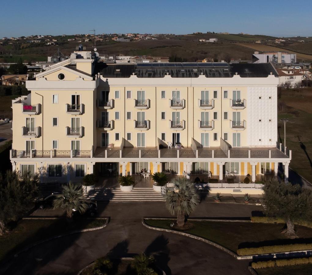 Hotel Concorde Sant'Egidio alla Vibrata Exterior foto